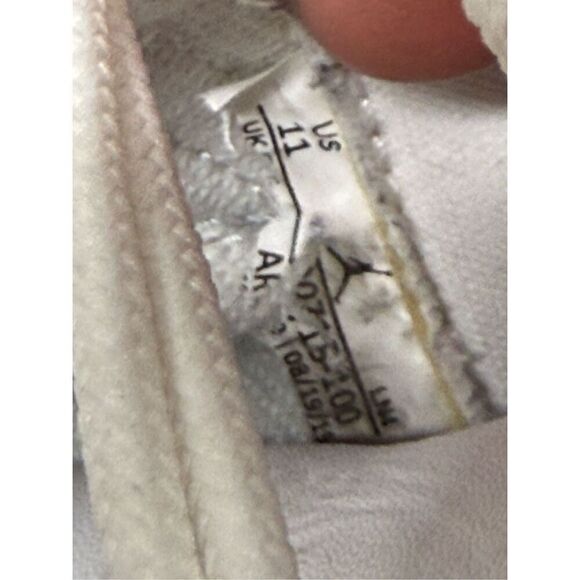 Size 11 women’s - Nike Air Jordan 11 Retro White Metallic Silver Glitter Sneake - Picture 7 of 9